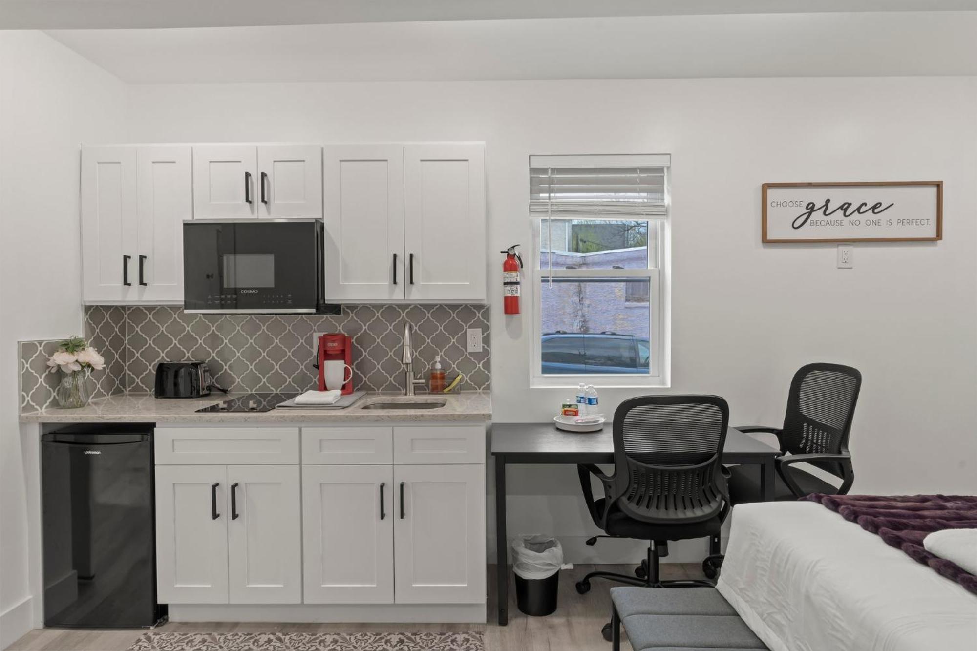 New Season Royals, Airport West Hotel 5*